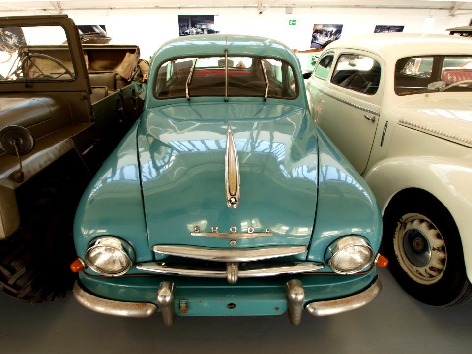 1952_Skoda_1200_Sedan_type_955_pic1