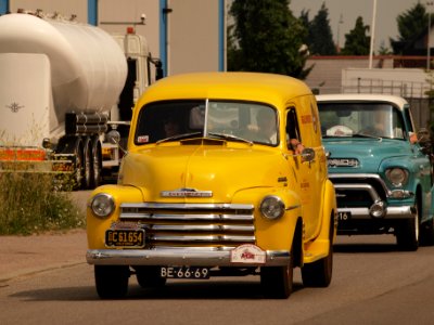 1951_Chevrolet_3100_Panel_pic-8