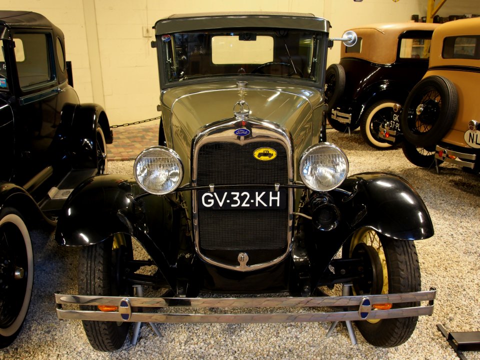 1930_Ford_45_B_Standard_Coupe_pic2