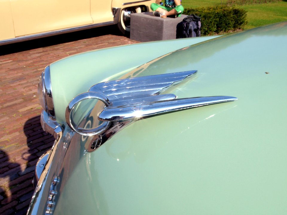 1951_Chrysler_Windsor_De_luxe_photo-11