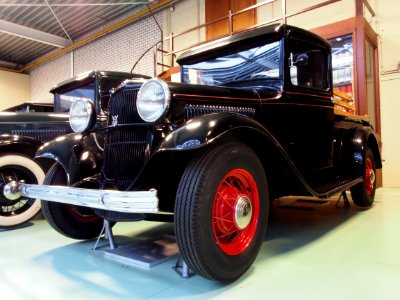 1933_Ford_830_Model_46_pic1