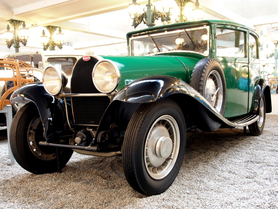 1933_Bugatti_Type_49,_8_cylinder,_3257cm3,_90hp,_150kmh,_photo_1