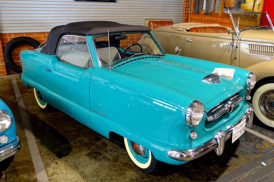 1954_Nash_Metropolitan_-_Automobile_Driving_Museum_-_El_Segundo,_CA_-_DSC01892