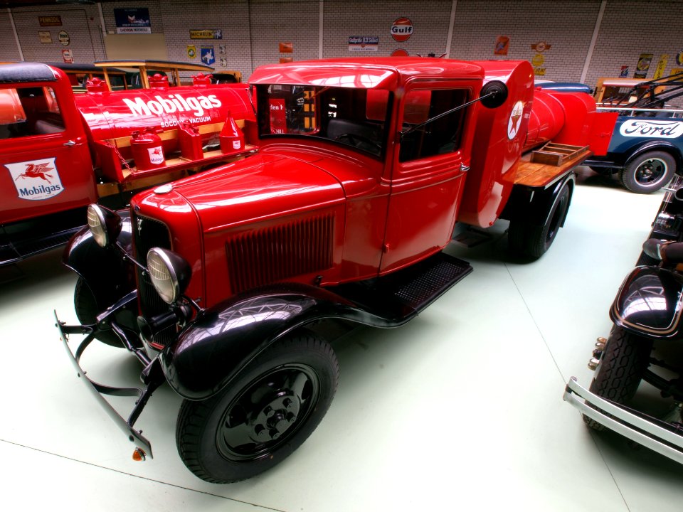 1933_Ford_BB18_Texaco_Tanker_pic2