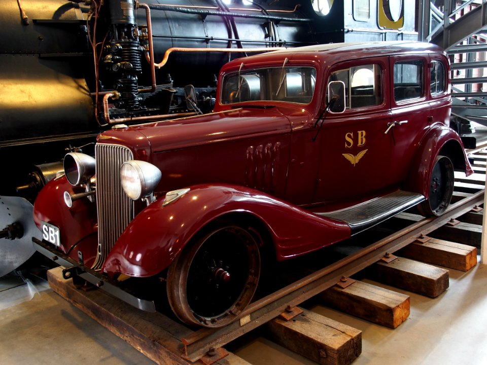 1933_Pontiac_motor_trolly,_pic2