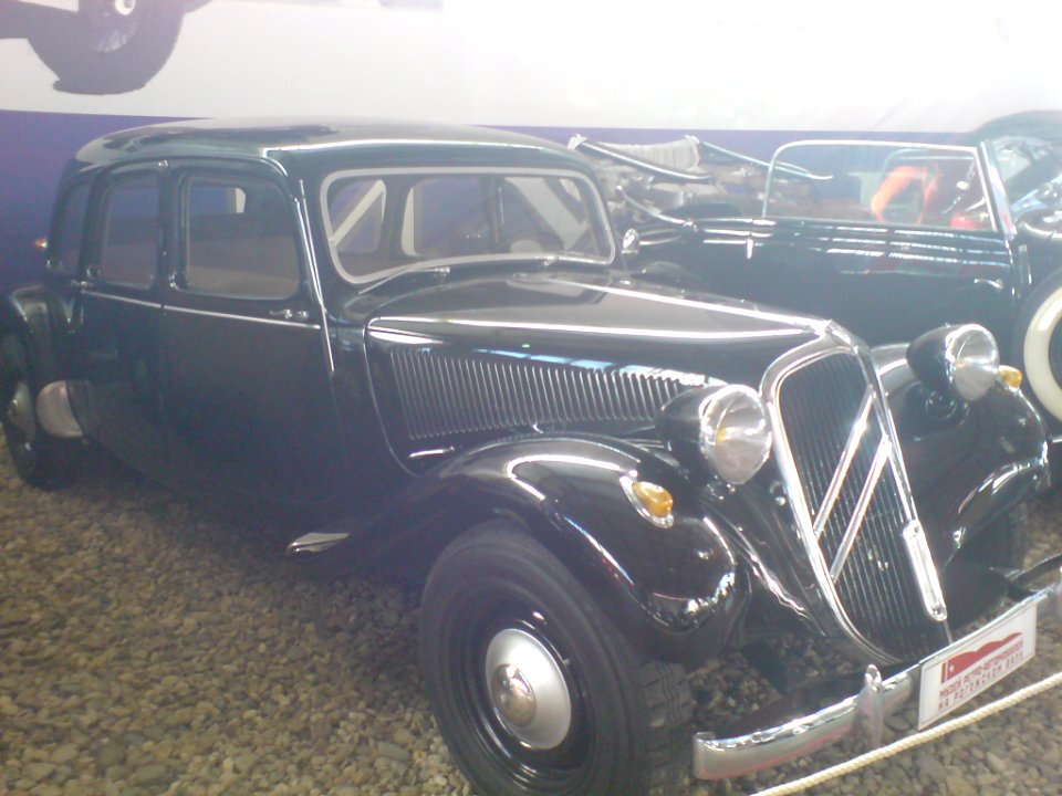 1954_Citroën_Traction_Avant