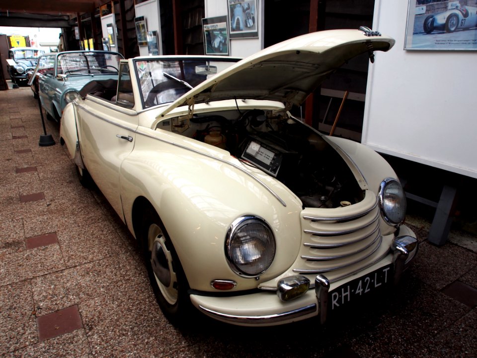 1954_DKW_F_91_Sonderklasse_Cabriolet_Karmann,_pic04