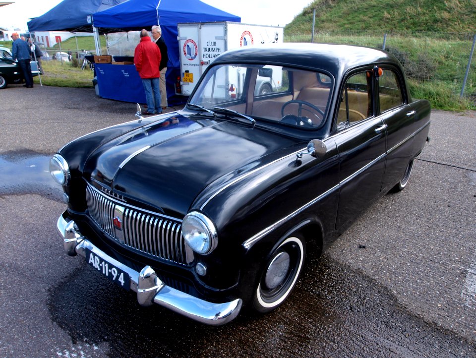 1954_Ford_Consul_pic2