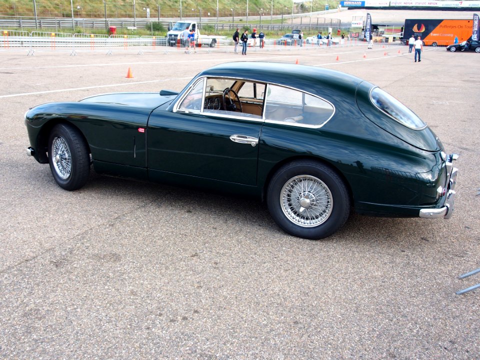 1954_ASTON-MARTIN_DB24_pic1