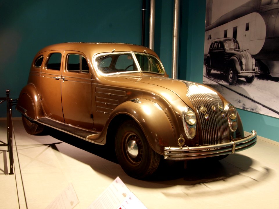 1934_Chrysler_CU_Airflow_8_Sedan