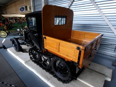 1930_Ford_A_snowmobile_pickup_pic4