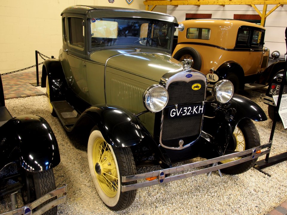 1930_Ford_45_B_Standard_Coupe_pic3