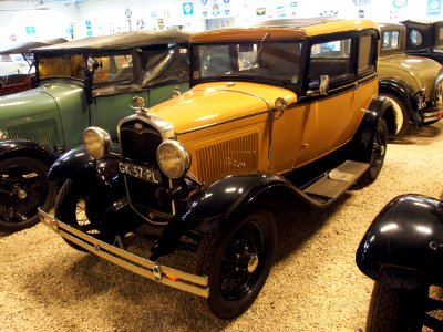 1931_Ford_190A_Victoria_Coupe,_stalen_kap,_pic2
