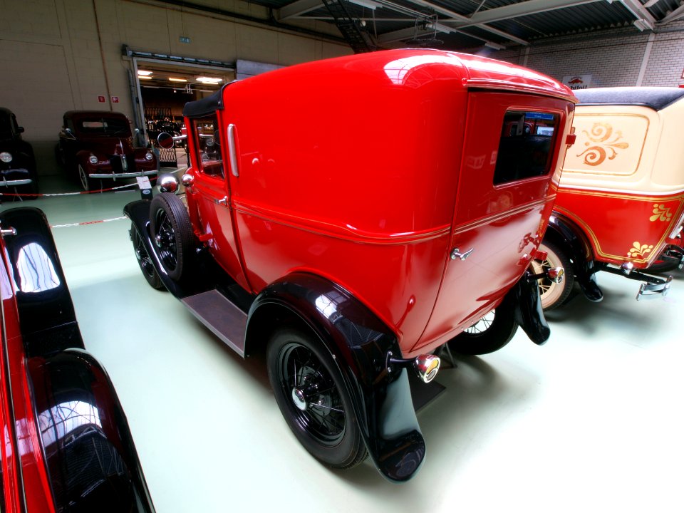 1931_Ford_295_A_Town_Car_Delivery_pic1