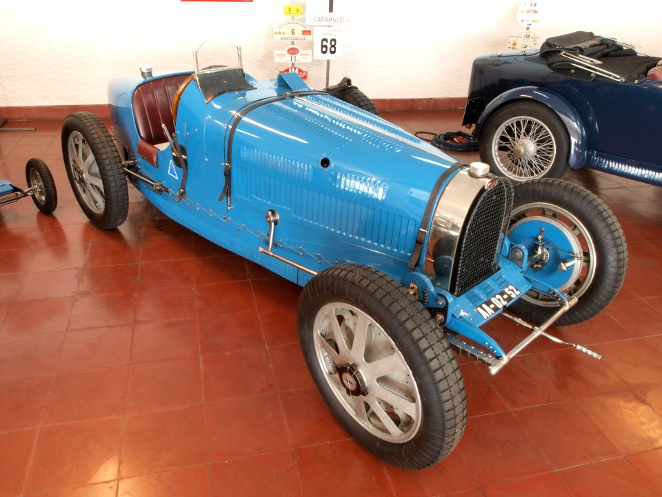 1930_Bugatti_35B,_135hp,_2262cc,_208kmh_photo-2