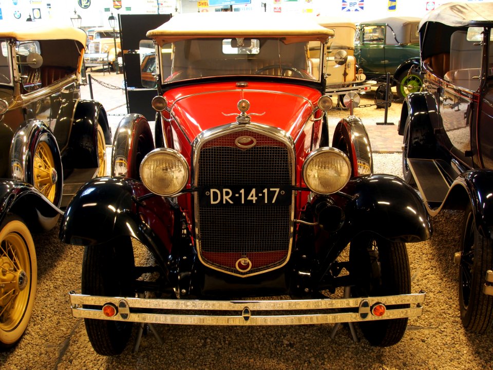 1931_Ford_180_A_Luxe_Phaeton_pic2
