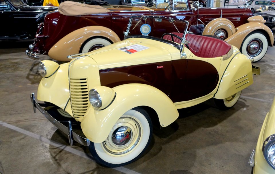 1940_American_Bantam_Deluxe_Roadster_-_Automobile_Driving_Museum_-_El_Segundo,_CA_-_DSC02046
