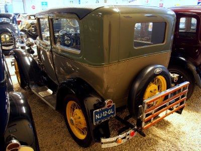 1930_Ford_55_B_Tudor_Sedan_pic4