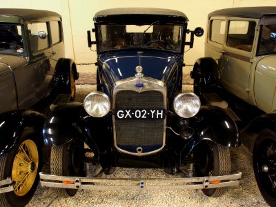 1930_Blue_Ford_55_B_Tudor_Sedan_pic1