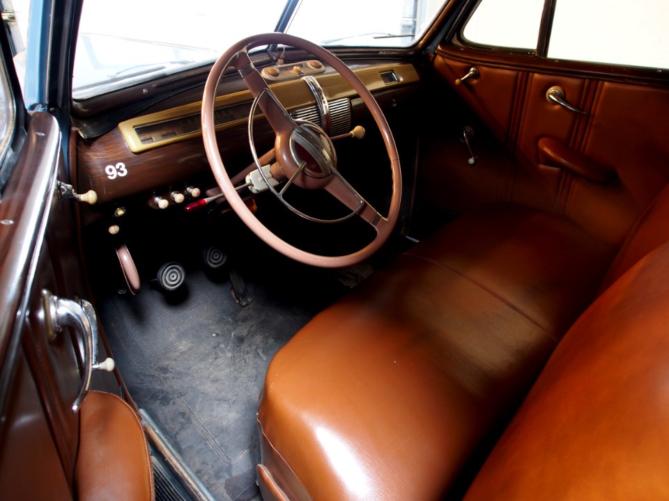 1941_Ford_76_Club_Cabriolet_pic10