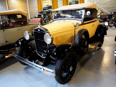 1931_Ford_A_40B_Luxe_Roadster_pic1