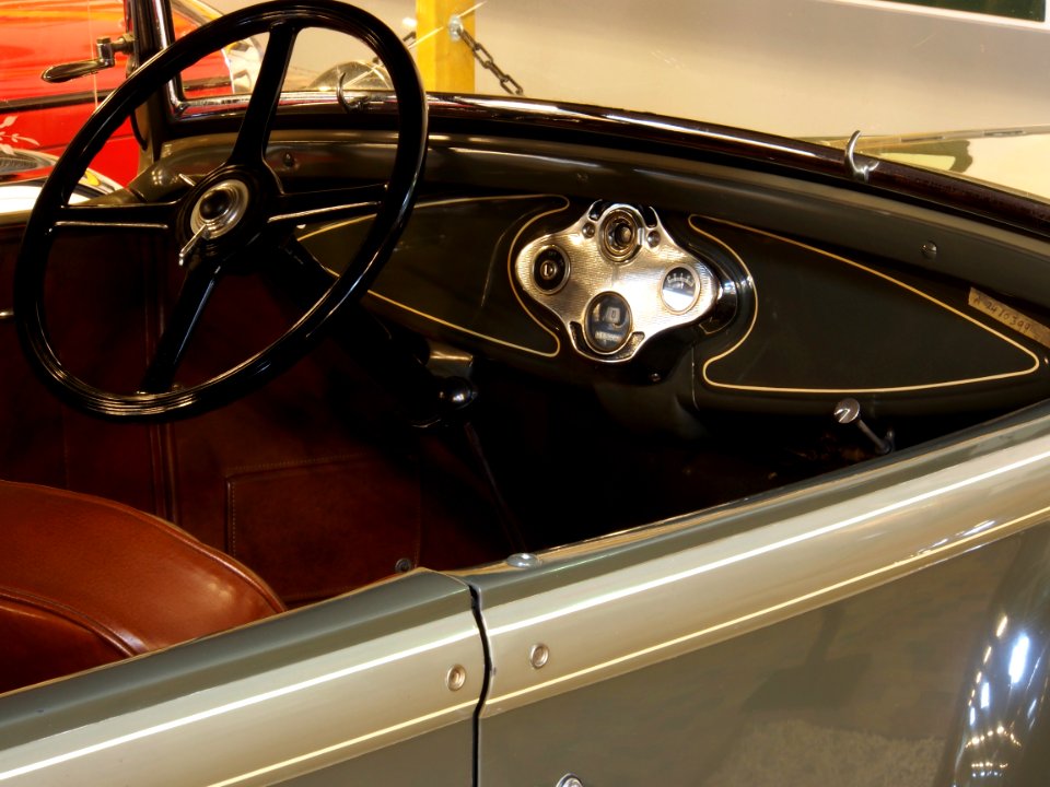 1930_Ford_180_A_Luxe_Phaeton_pic2