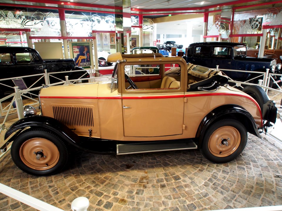 1930_Peugeot_201_Cabriolet_découvrable_