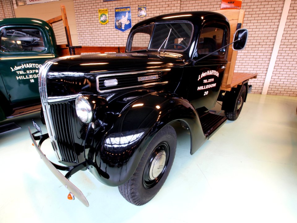 1941_Ford_Truck_pic2