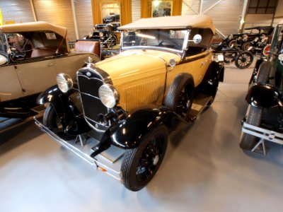1931_Ford_A_40B_Luxe_Roadster_pic5