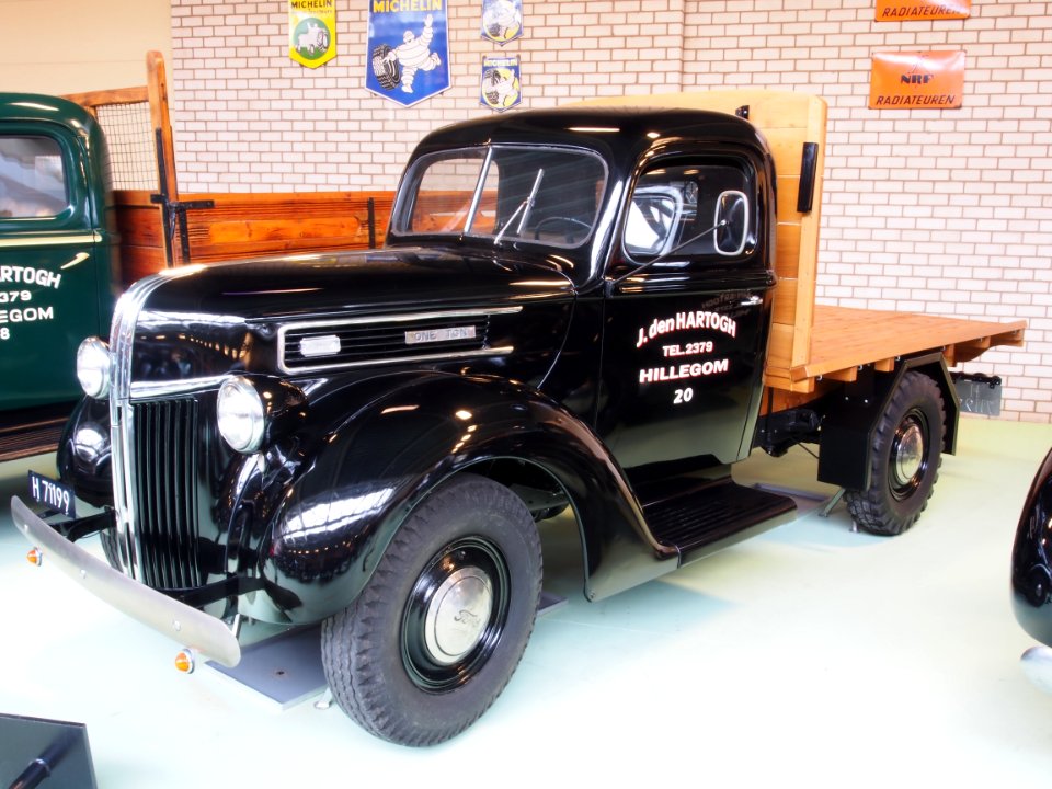 1941_Ford_Truck_pic1