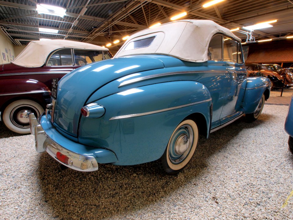 1942_Ford_76_Club_Cabriolet_pic14
