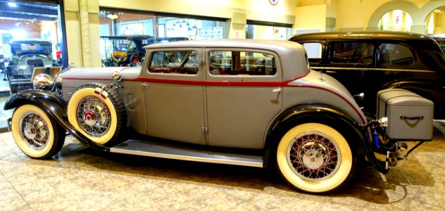 1930_Stutz_Monte_Carlo_Sedan_-_Automobile_Driving_Museum_-_El_Segundo,_CA_-_DSC02292