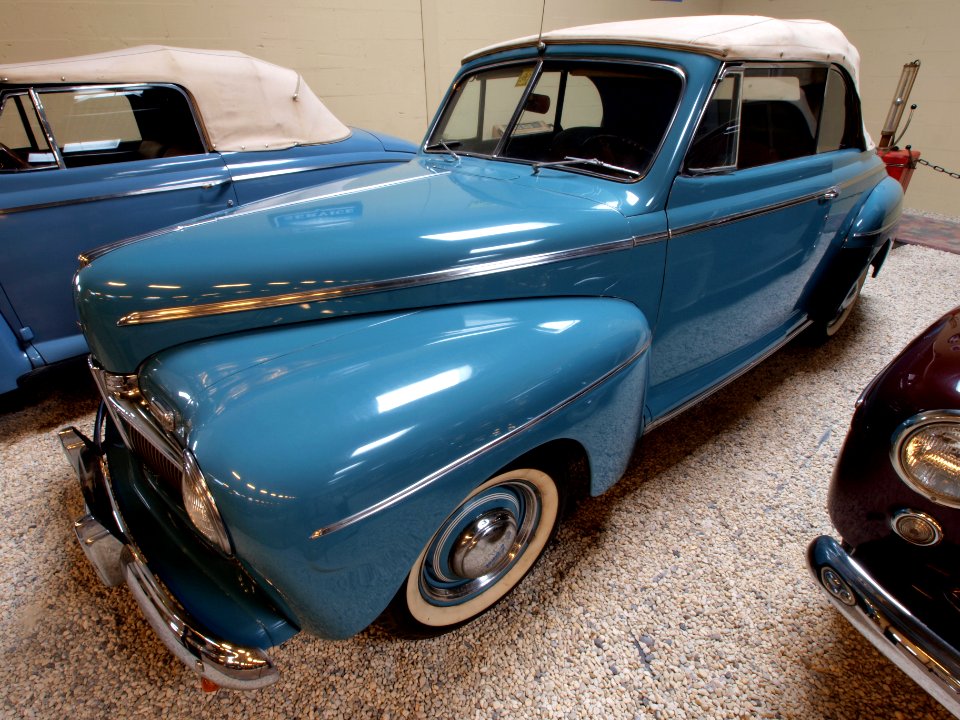 1942_Ford_76_Club_Cabriolet_pic12