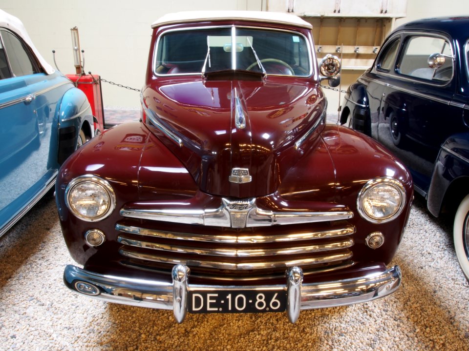 1947_Ford_76_Club_Cabriolet_pic6