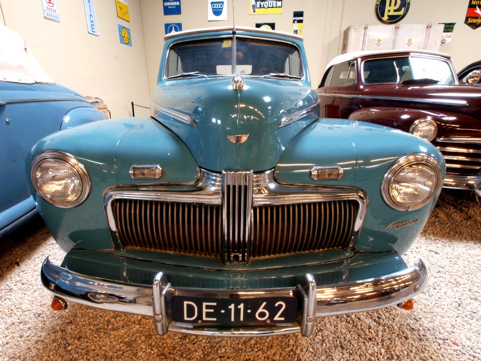 1942_Ford_76_Club_Cabriolet_pic09