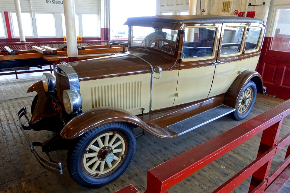 1930_Graham_Page_Sedan_-_Eureka_-_Hyde_Street_Pier_-_San_Francisco,_CA_-_DSC02093