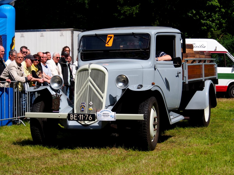 1946_CITROEN_C_35,_BE-11-76_pic1