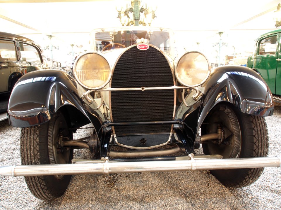 1933_Bugatti_Type_46,_8_cylinder,_5350cm3,_140hp,_140kmh,_photo_2