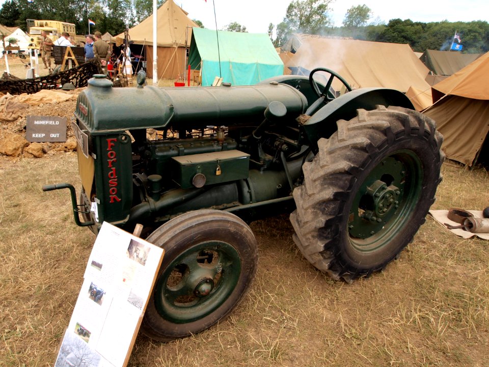 1943_Fordson_tracktor_pic2