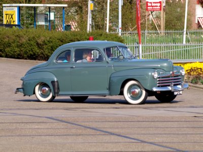 1946_Ford_Super_de_Luxe_Coupe_pic5