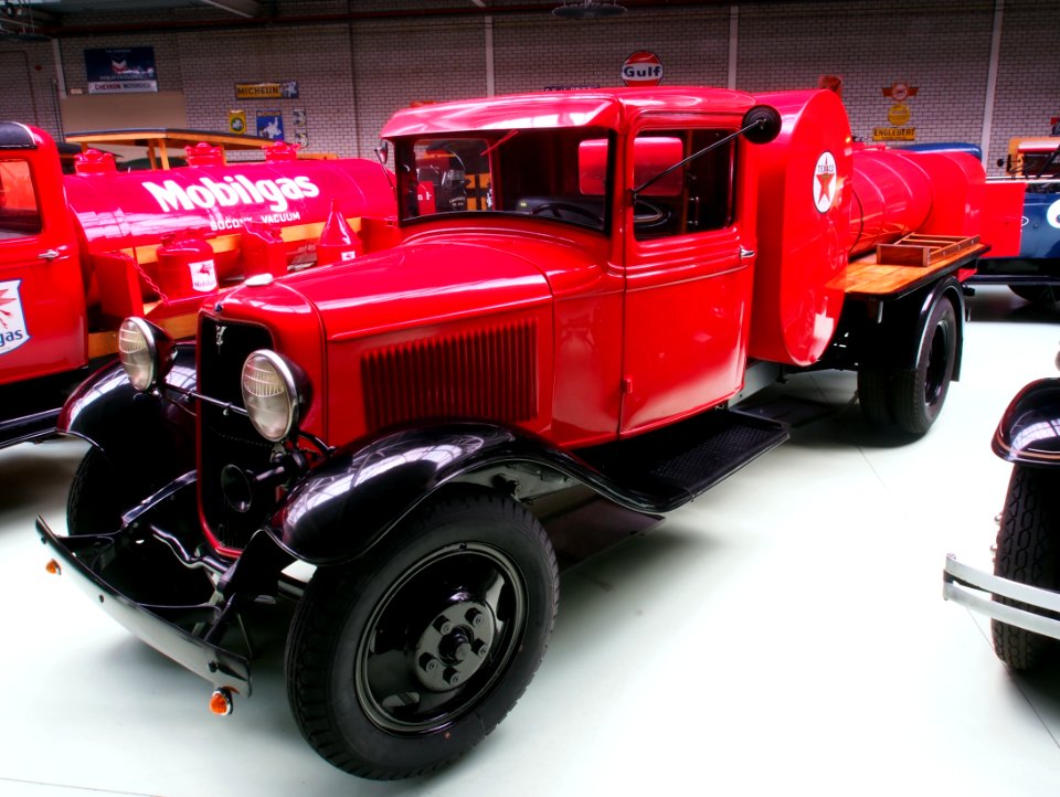 1933_Ford_BB18_Texaco_Tanker_pic6