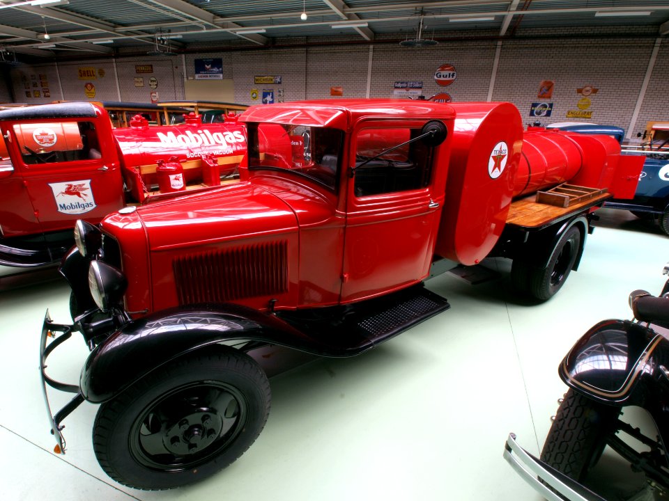 1933_Ford_BB18_Texaco_Tanker_pic1