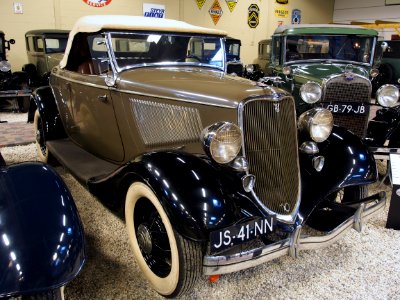 1933_Ford_V8_710_roadster_pic2