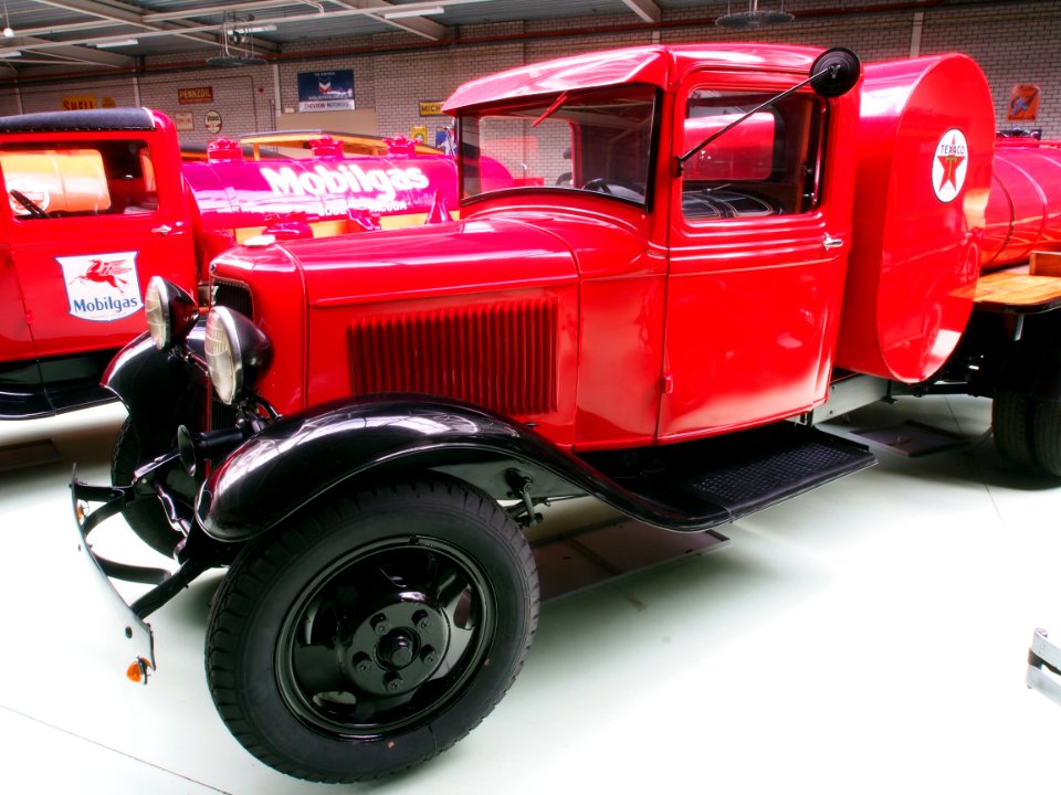 1933_Ford_BB18_Texaco_Tanker_pic5