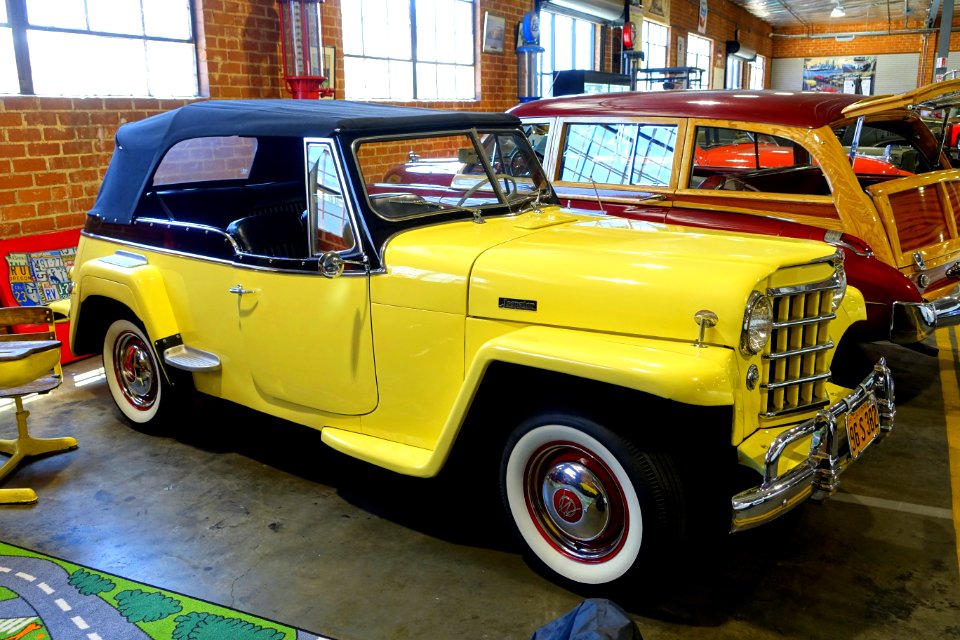 1950_Willys-Overland_Jeepster_Phaeton_Convertible_-_Automobile_Driving_Museum_-_El_Segundo,_CA_-_DSC02172