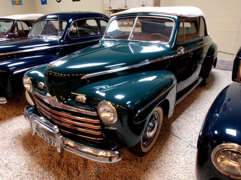 1946_Ford_76_Club_Cabriolet_pic4