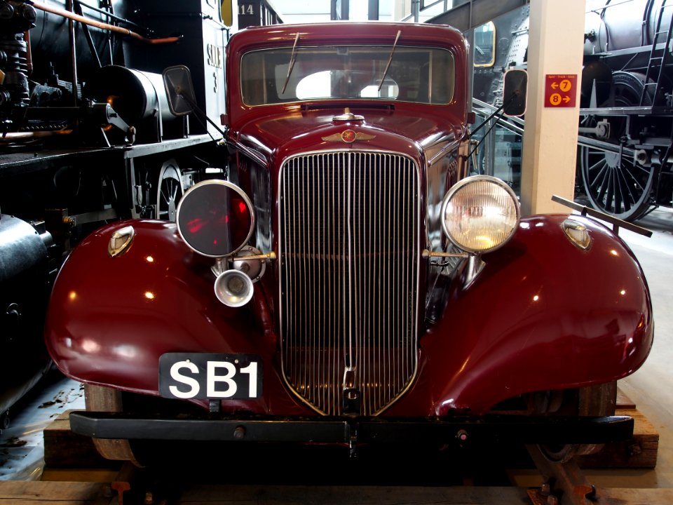 1933_Pontiac_motor_trolly,_pic1