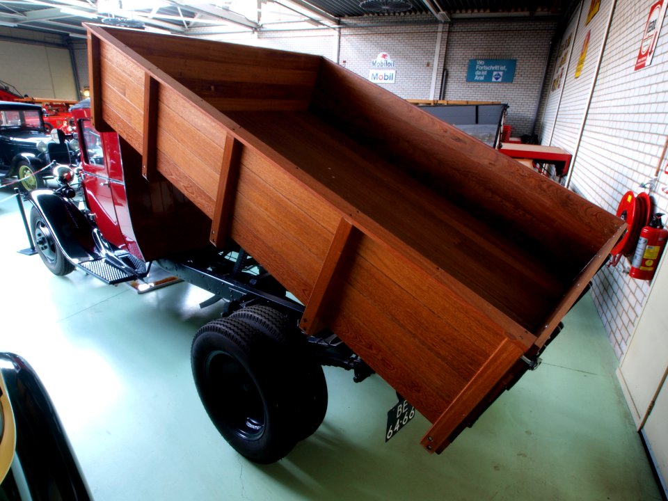 1946_Ford_80_-_69_Y_pic4
