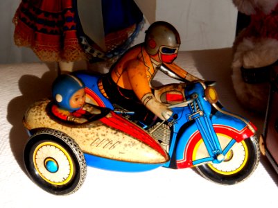 1950's_Motorcycle_with_site-car_pic2