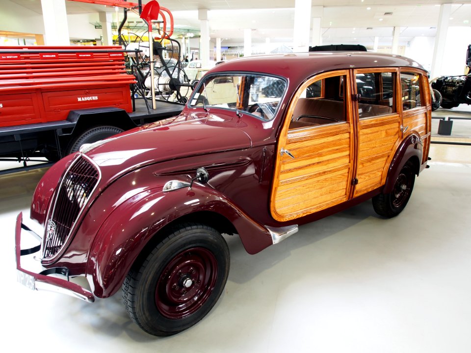 1947-1949_Peugeot_202_UH_photo_2